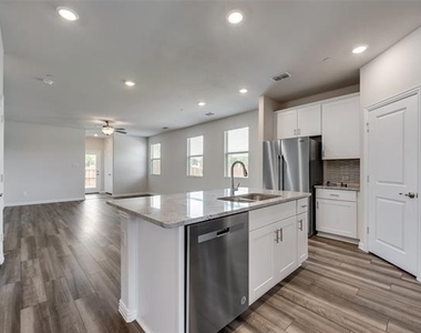 210 Olympus Street - Photo Thumbnail 6