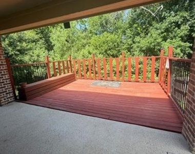 1966 De Berry Lane - Photo Thumbnail 15