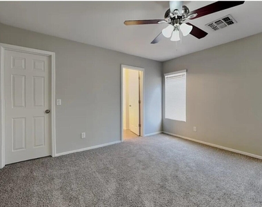 12729 W Dreyfus Drive - Photo Thumbnail 7