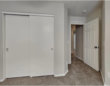 12729 W Dreyfus Drive - Photo Thumbnail 14