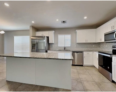 12729 W Dreyfus Drive - Photo Thumbnail 4