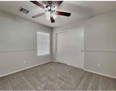 12729 W Dreyfus Drive - Photo Thumbnail 10