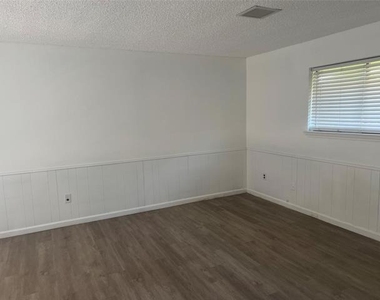 1514 Silverleaf Drive - Photo Thumbnail 11