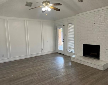 1514 Silverleaf Drive - Photo Thumbnail 5