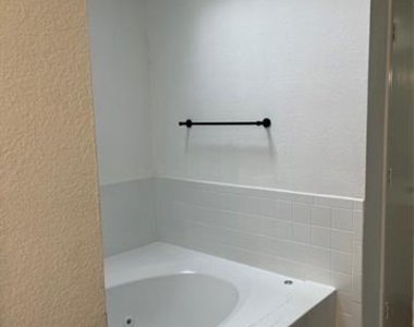 1514 Silverleaf Drive - Photo Thumbnail 13