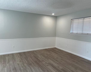 1514 Silverleaf Drive - Photo Thumbnail 10