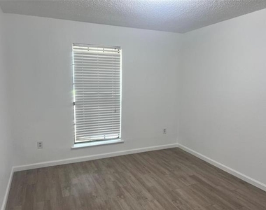 1514 Silverleaf Drive - Photo Thumbnail 24