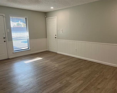 1514 Silverleaf Drive - Photo Thumbnail 9