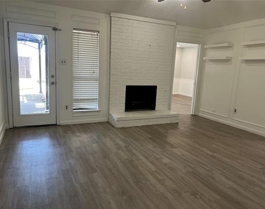 1514 Silverleaf Drive - Photo Thumbnail 4