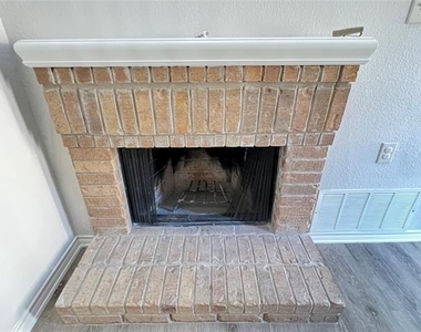 10913 Gable Drive - Photo Thumbnail 5