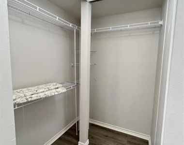 10913 Gable Drive - Photo Thumbnail 9