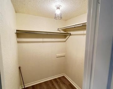 10913 Gable Drive - Photo Thumbnail 37
