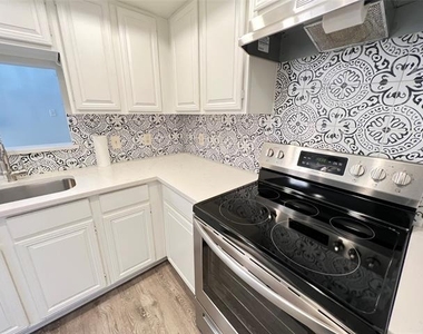 10913 Gable Drive - Photo Thumbnail 19