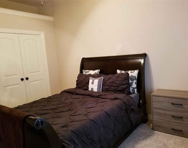 309 Bay Hill Court - Photo Thumbnail 8