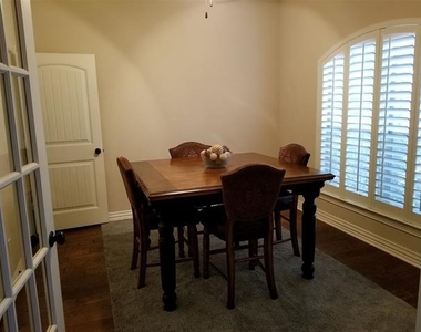 309 Bay Hill Court - Photo Thumbnail 3