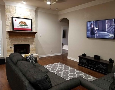 309 Bay Hill Court - Photo Thumbnail 5