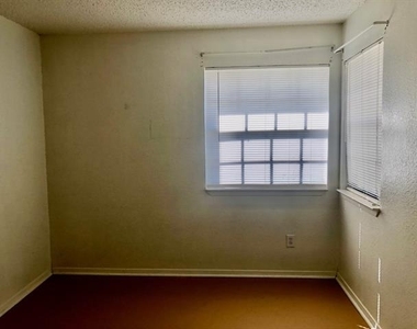 1508 N Preston Street - Photo Thumbnail 7