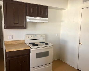 1508 N Preston Street - Photo Thumbnail 11