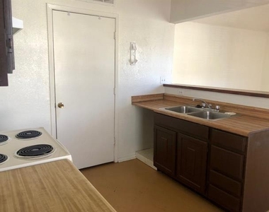 1508 N Preston Street - Photo Thumbnail 10