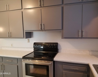 814 E Lamar Road - Photo Thumbnail 7