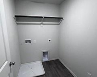 631 Clear Creek Court - Photo Thumbnail 7