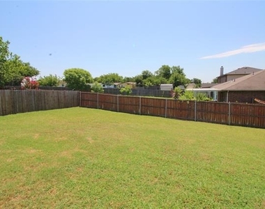 321 Briar Oaks Drive - Photo Thumbnail 17