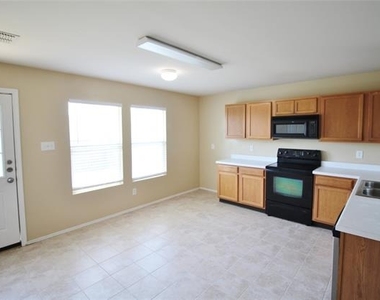 321 Briar Oaks Drive - Photo Thumbnail 5