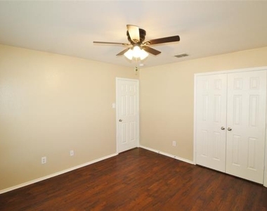 321 Briar Oaks Drive - Photo Thumbnail 14
