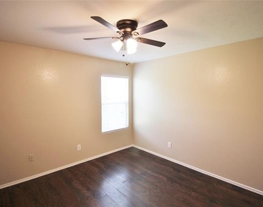 321 Briar Oaks Drive - Photo Thumbnail 11