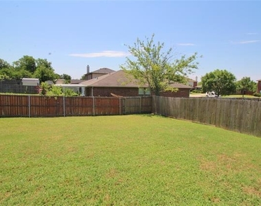 321 Briar Oaks Drive - Photo Thumbnail 18