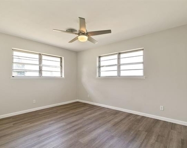 609 S Farmington Road - Photo Thumbnail 21