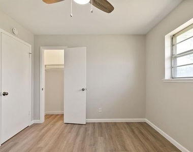 609 S Farmington Road - Photo Thumbnail 10