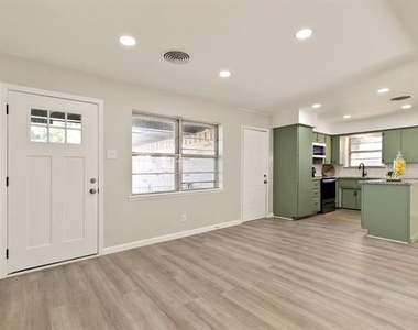 609 S Farmington Road - Photo Thumbnail 4