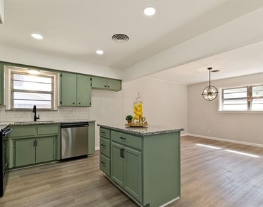 609 S Farmington Road - Photo Thumbnail 5