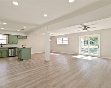 609 S Farmington Road - Photo Thumbnail 6