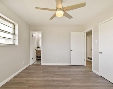 609 S Farmington Road - Photo Thumbnail 22