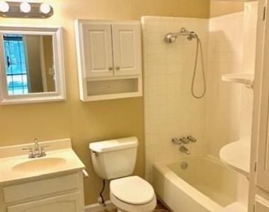 1301 N Knowles Drive - Photo Thumbnail 10