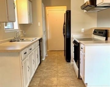 1301 N Knowles Drive - Photo Thumbnail 3
