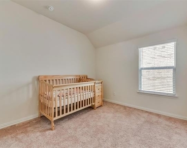 814 Bluewood Street - Photo Thumbnail 6