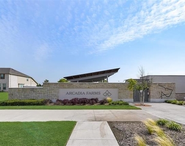 814 Bluewood Street - Photo Thumbnail 13