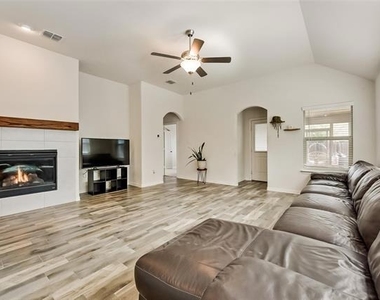 814 Bluewood Street - Photo Thumbnail 4