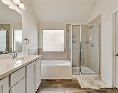 814 Bluewood Street - Photo Thumbnail 9