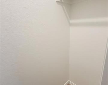 1204 Mimosa Lane - Photo Thumbnail 13