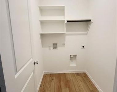 1204 Mimosa Lane - Photo Thumbnail 10