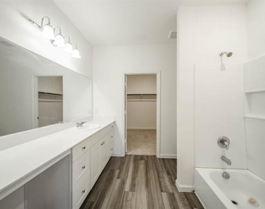 808 Juniper Street - Photo Thumbnail 16