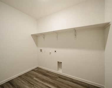 808 Juniper Street - Photo Thumbnail 18