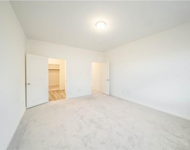 808 Juniper Street - Photo Thumbnail 9