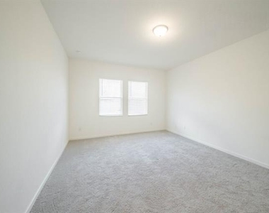 808 Juniper Street - Photo Thumbnail 14