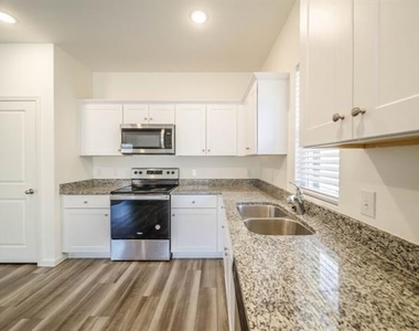 808 Juniper Street - Photo Thumbnail 8