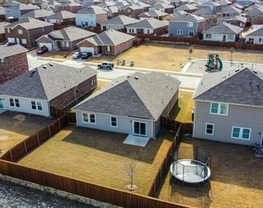 808 Juniper Street - Photo Thumbnail 24
